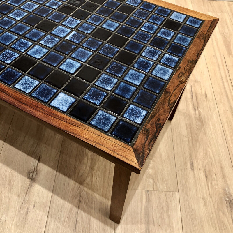 Table vintage en palissandre et céramique émaillée bleue de Johannes Andersen Silkeborg 1960