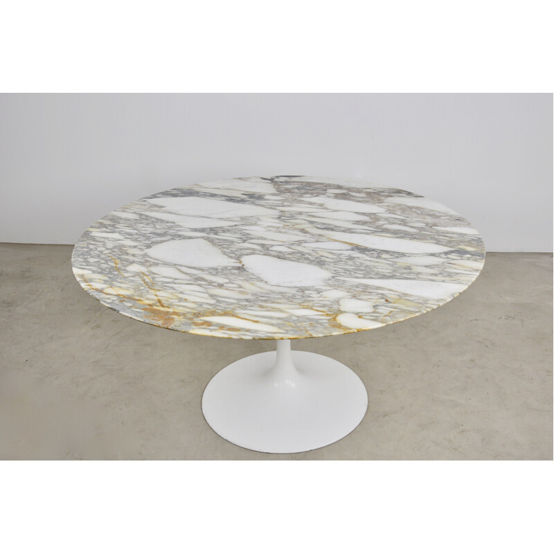 Vintage tulip marble Dinning table by Eero Saarinen for Knoll International, 1965s