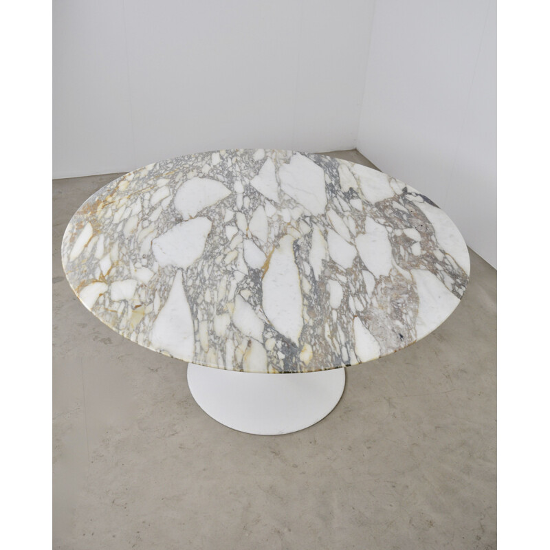 Vintage tulip marble Dinning table by Eero Saarinen for Knoll International, 1965s