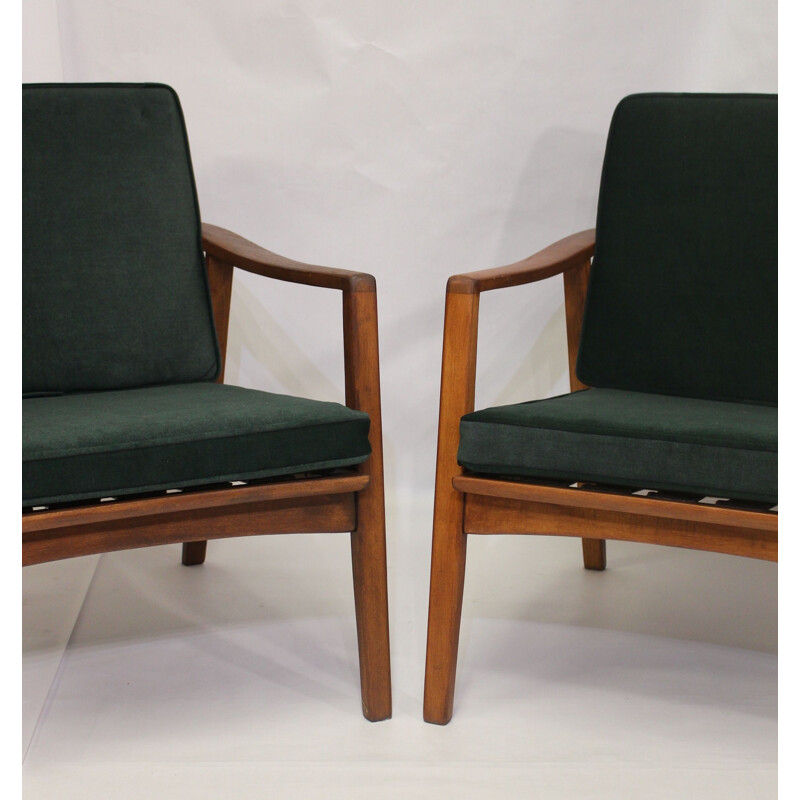 Paire de fauteuils vintage en tissu velours vert sapin scandinave 1960
