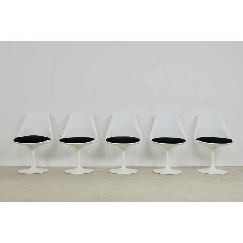 Ensemble de 5 Chaises vintage "Tulip" par Eero Saarinen 1970