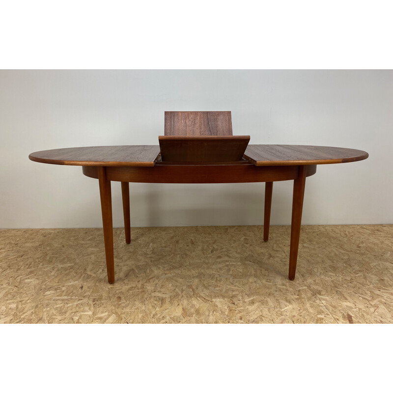 Vintage oval dining table United Kingdom 1960