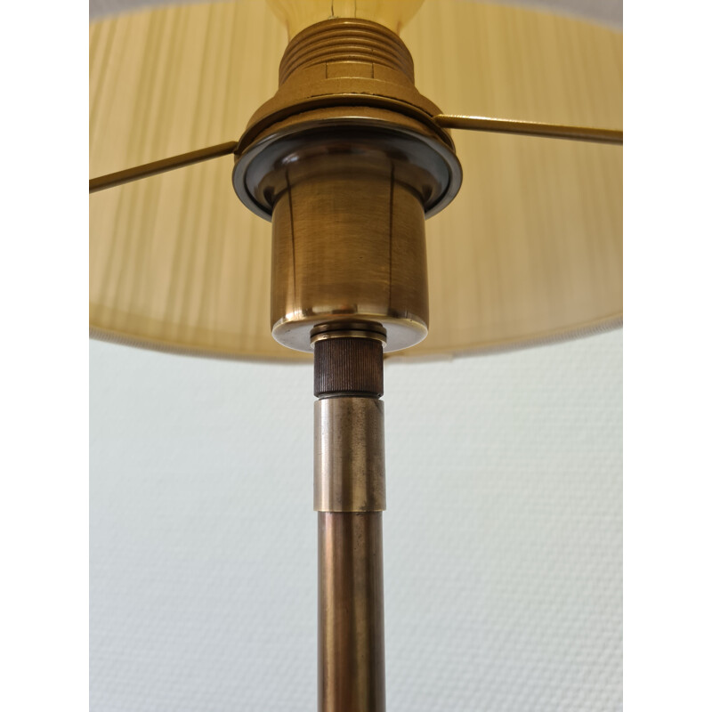 Lampadaire minimaliste vintage en laiton sur trépied avec un abat-jour conique en tissu 1970