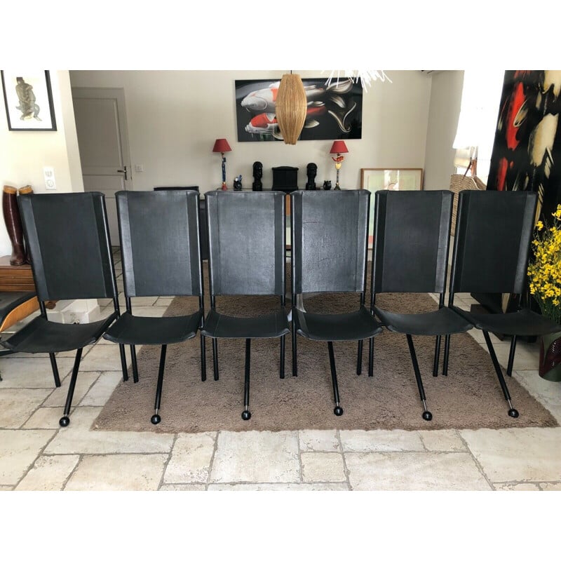 Lot de 6 chaises vintage tripodes en cuir noir et métal noir 1970