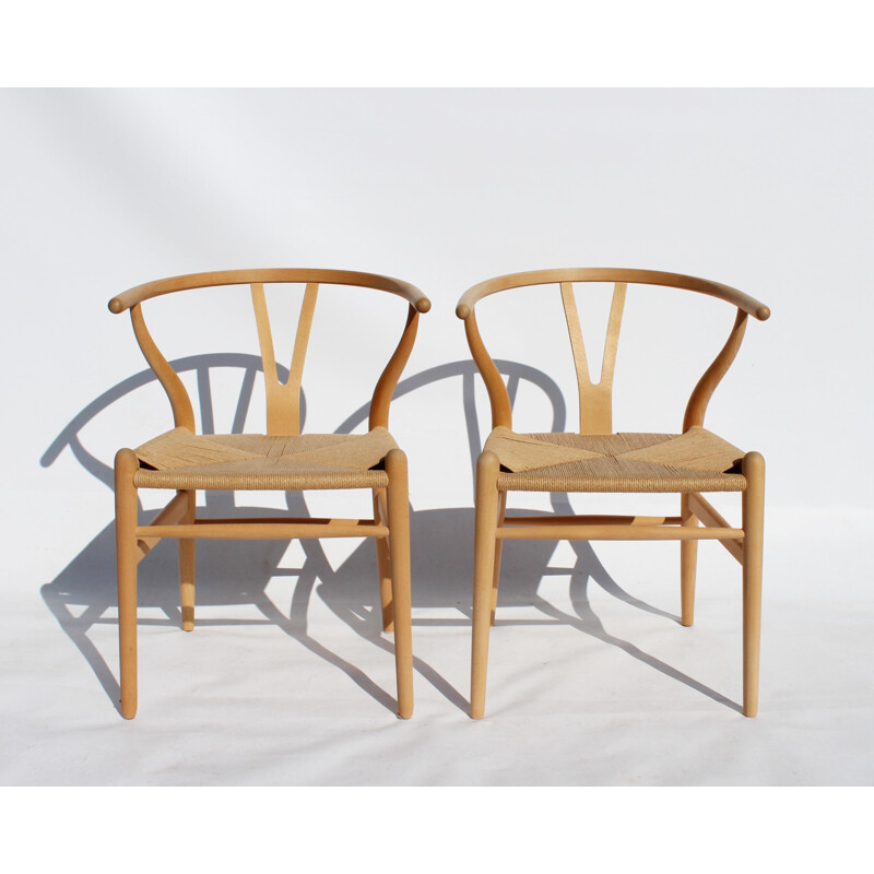 Pair of vintage Wishbone chairs of beech and papercord by Hans J. Wegner and Carl Hansen & Son in the 1960s