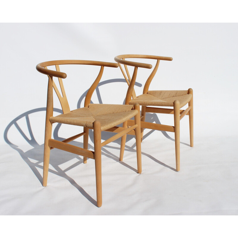 Pair of vintage Wishbone chairs of beech and papercord by Hans J. Wegner and Carl Hansen & Son in the 1960s