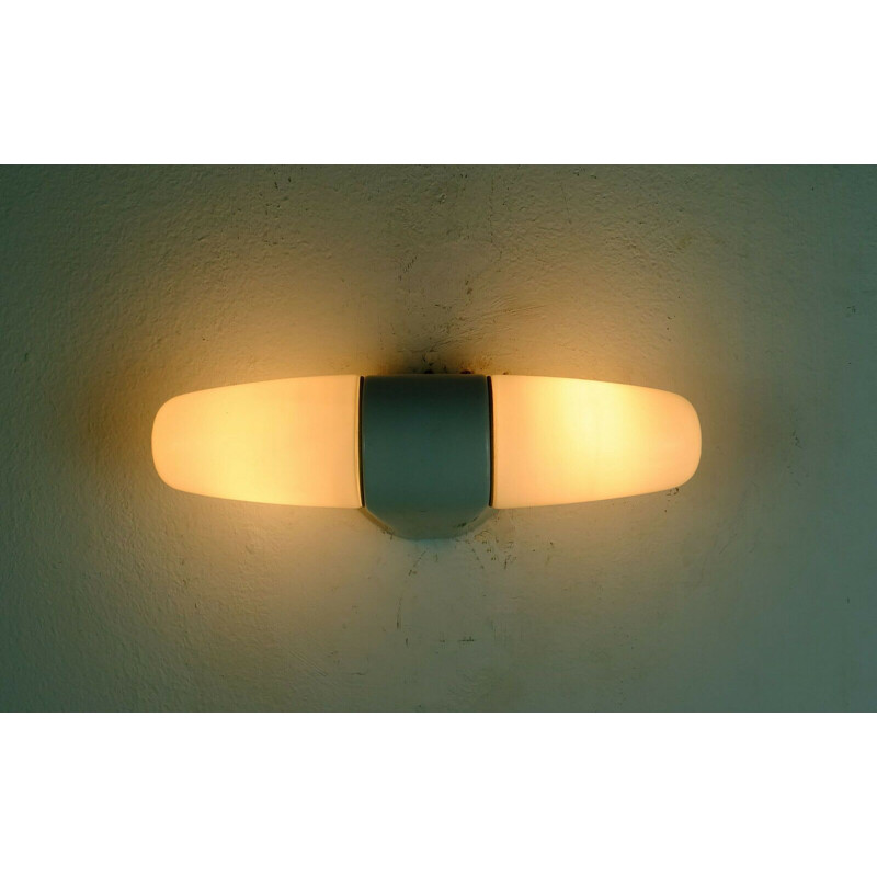 Lampe vintage de salle de bain en céramique et verre opalin 1958