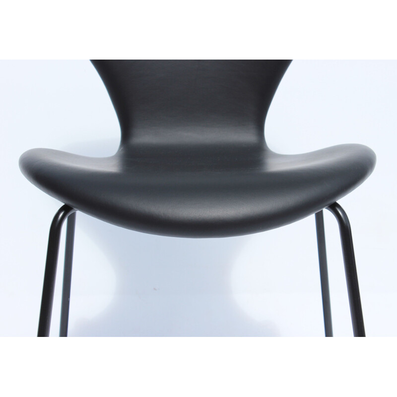 Set of 3 vintage chairs model 3107 by Arne Jacobsen for Fritz Hansen, 2016