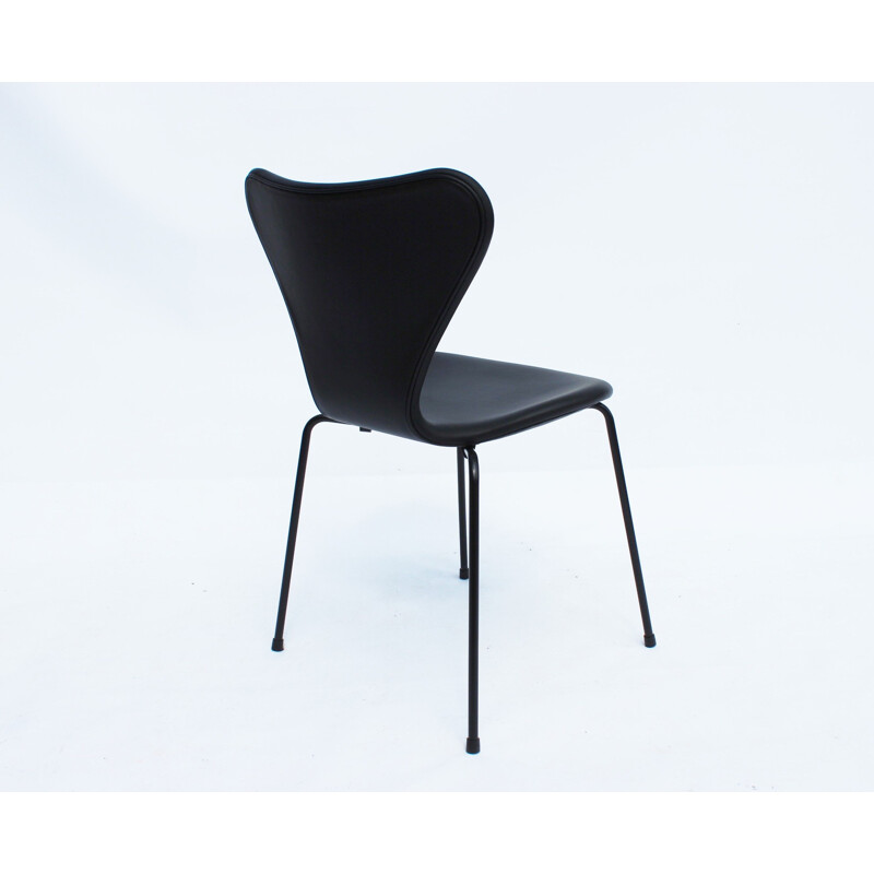 Set of 3 vintage chairs model 3107 by Arne Jacobsen for Fritz Hansen, 2016