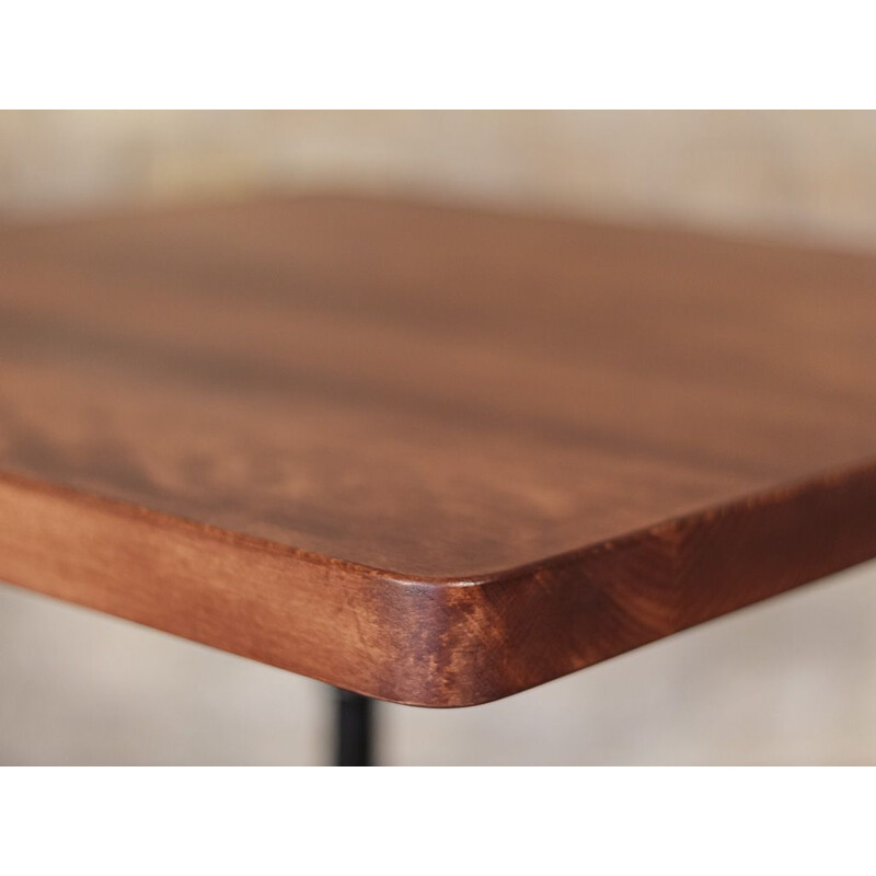 Table bistrot vintage avec plateau carré en chêne teinté massif et piétement acier