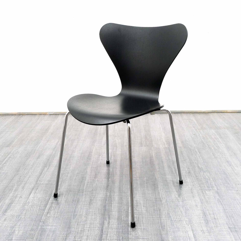 Fritz Hansen "3107" chair in plywood and metal, Arne JACOBSEN - 2014