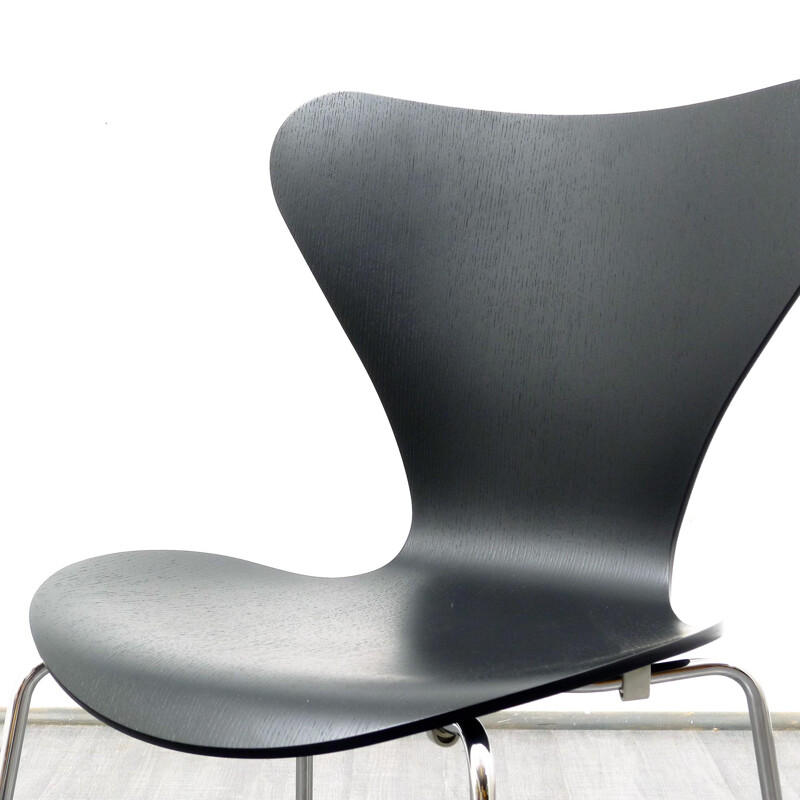 Fritz Hansen "3107" chair in plywood and metal, Arne JACOBSEN - 2014