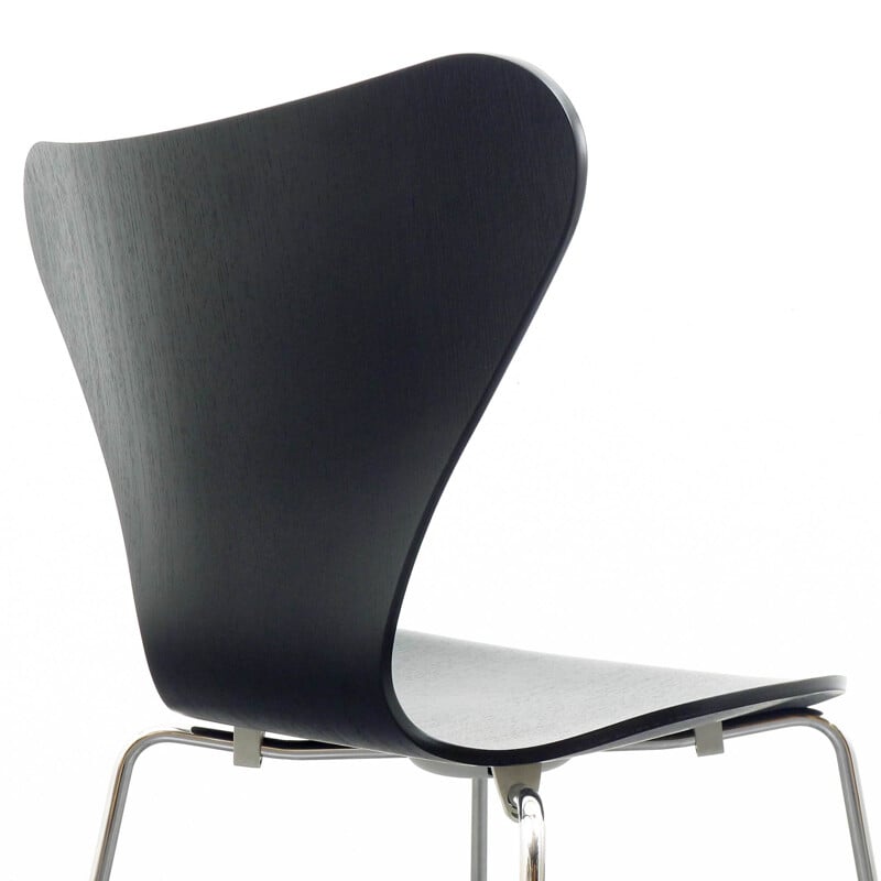 Fritz Hansen "3107" chair in plywood and metal, Arne JACOBSEN - 2014