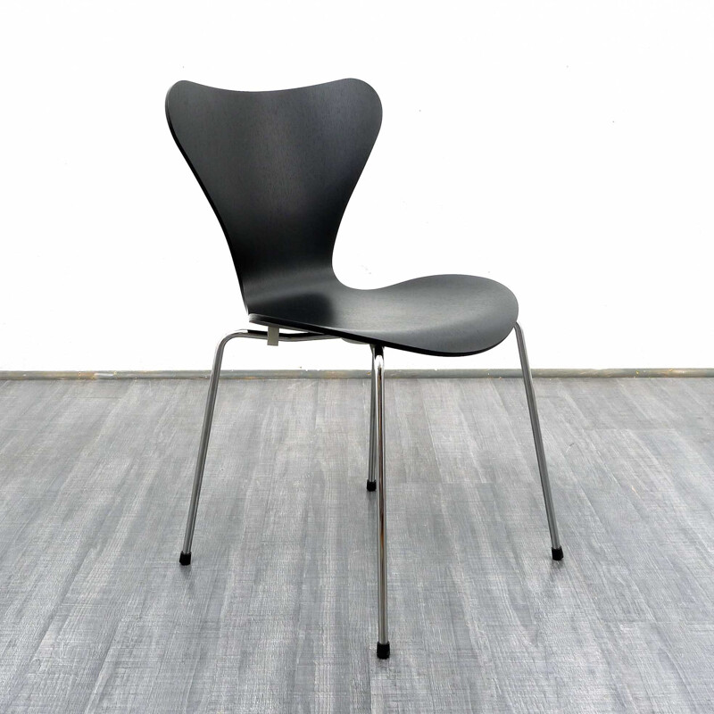 Fritz Hansen "3107" chair in plywood and metal, Arne JACOBSEN - 2014