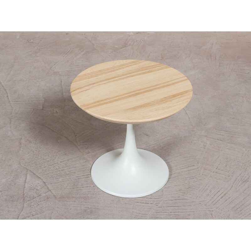 Table basse, table d'appoint, desserte vintage avec pied tulipe et plateau rond en chêne massif