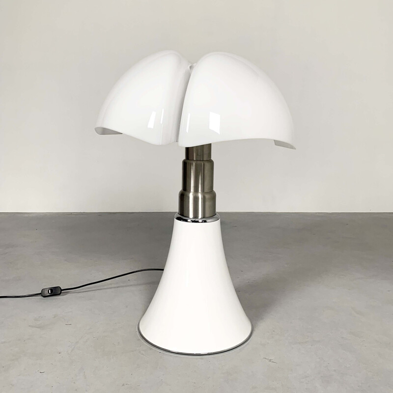 Vintage White Pipistrello Table Lamp by Gae Aulenti for Martinelli Luce, 1990s