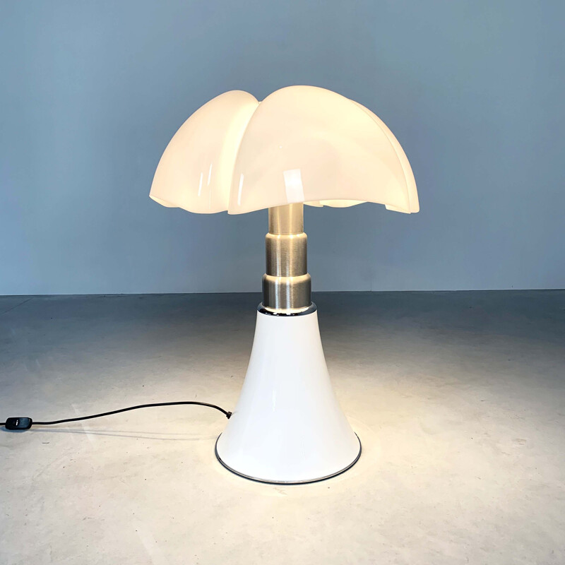 Vintage White Pipistrello Table Lamp by Gae Aulenti for Martinelli Luce, 1990s