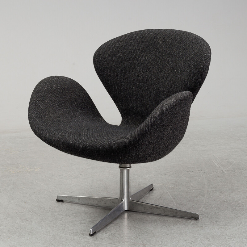 Vintage black "Swan" armchair by Arne Jacobsen