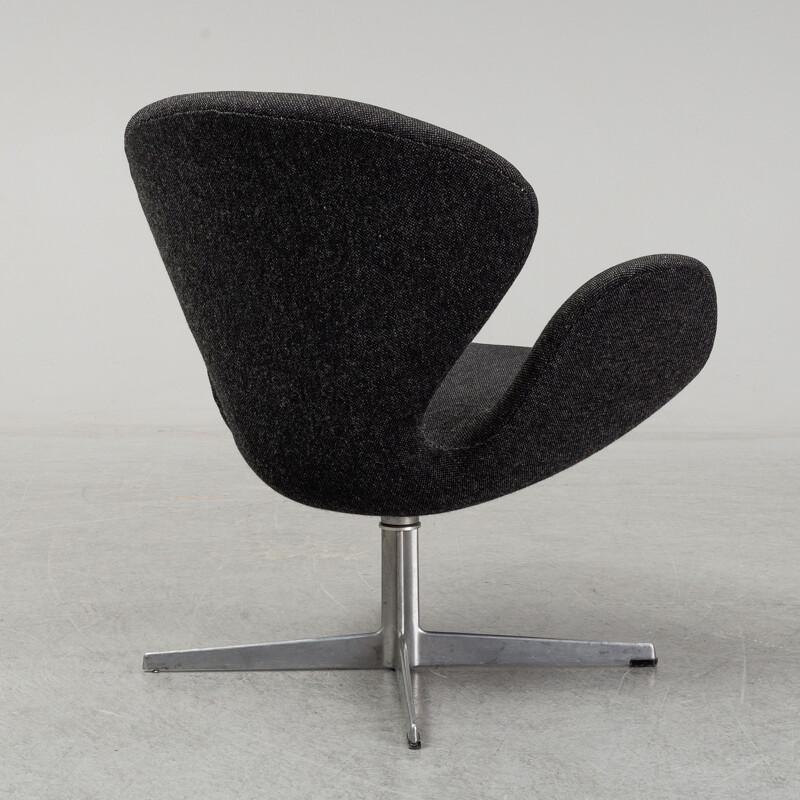 Vintage black "Swan" armchair by Arne Jacobsen