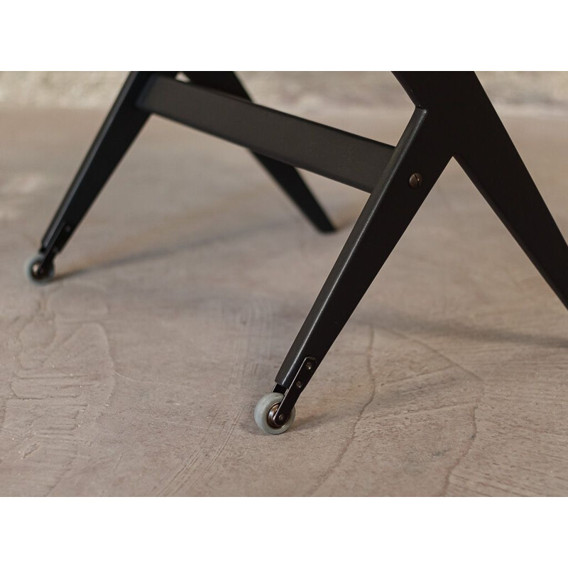 Vintage sidetable in walnut veneer with casters