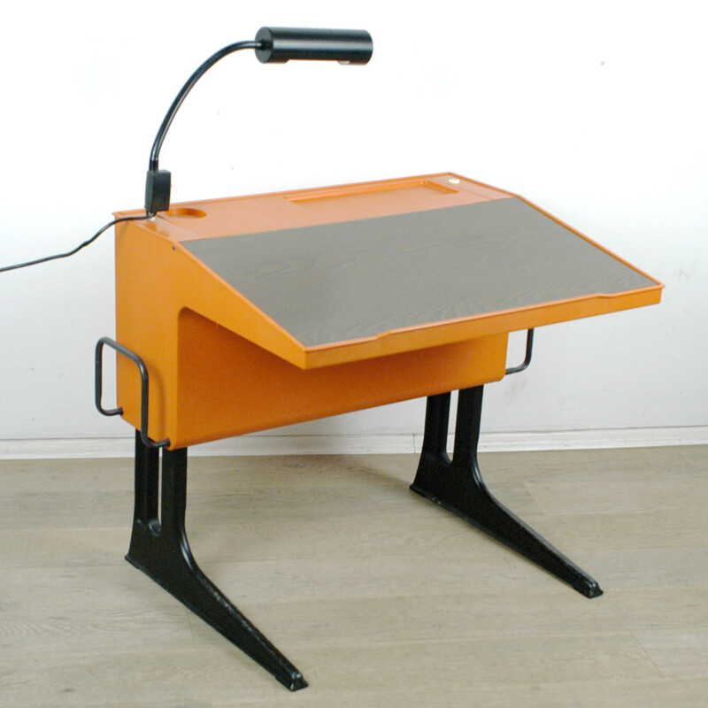 Flötotto desk in plastic and metal with lamp, Luigi COLANI - 1970s