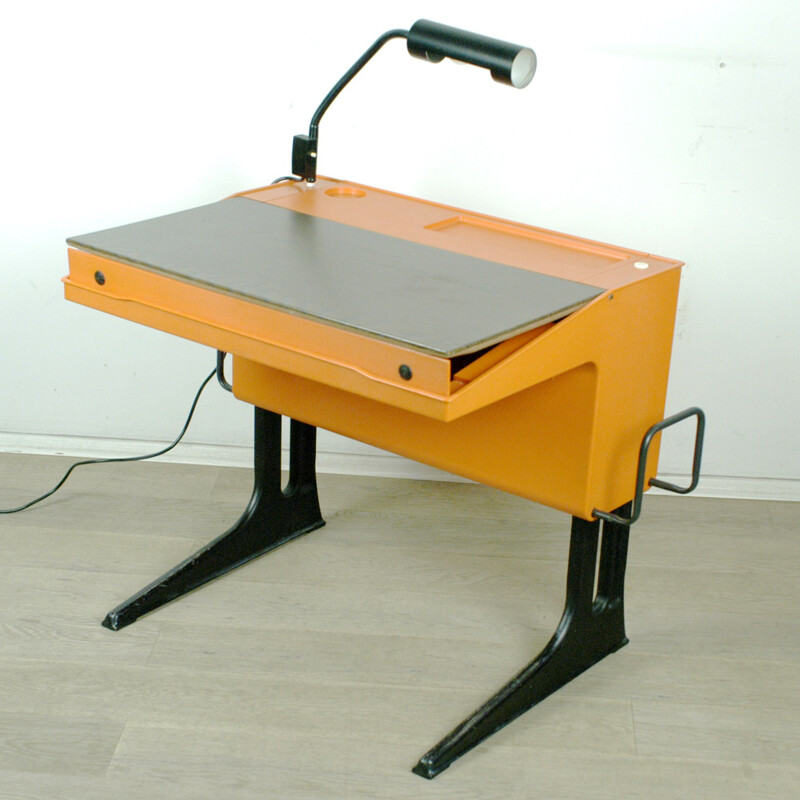 Flötotto desk in plastic and metal with lamp, Luigi COLANI - 1970s