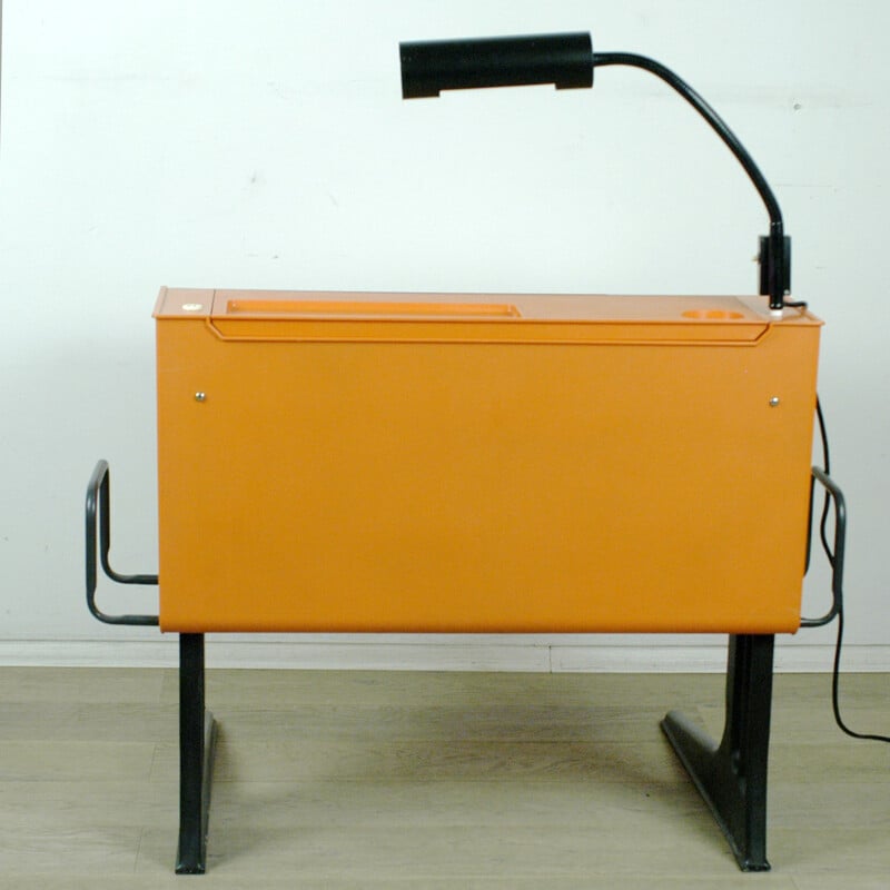 Flötotto desk in plastic and metal with lamp, Luigi COLANI - 1970s
