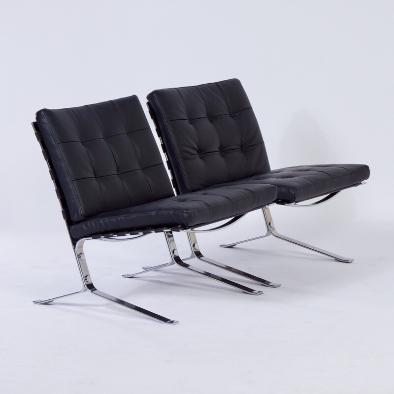 Paire de fauteuils de salon vintage Joker par Olivier Mourgue pour Airborne en cuir noir 1960
