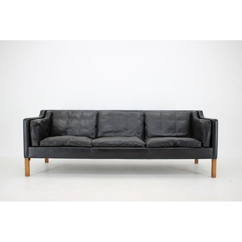 Vintage sofa Model 2213 by Fredericia Stolefabrik in Black Leather 1960s