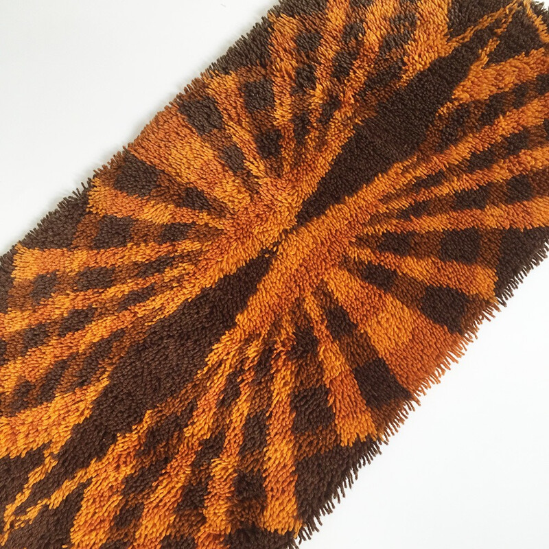 Tapete de lã castanho e laranja escandinavo - 1970