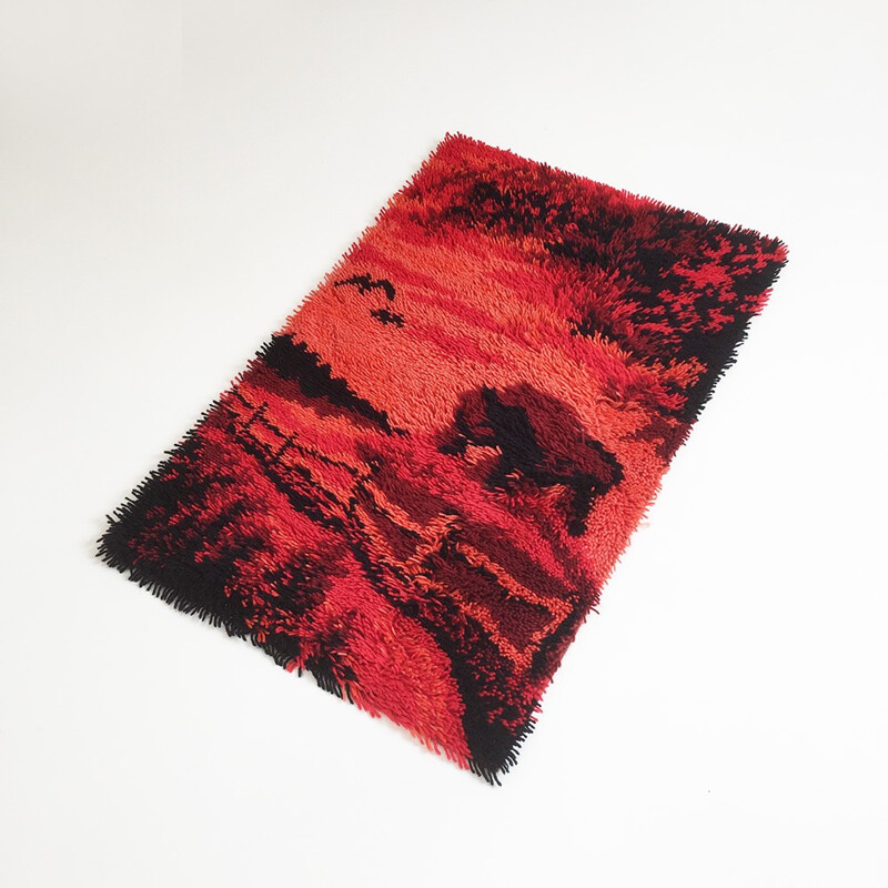 Scandinavian rug in red and pink wool mix - 1970s