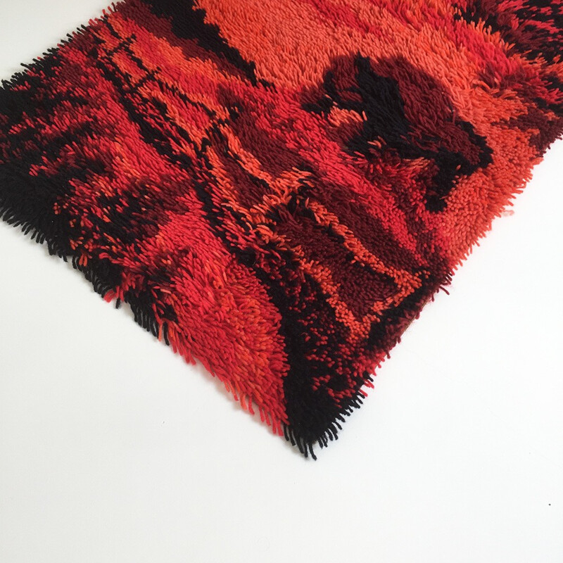 Scandinavisch rood en roze wollen tapijt - 1970