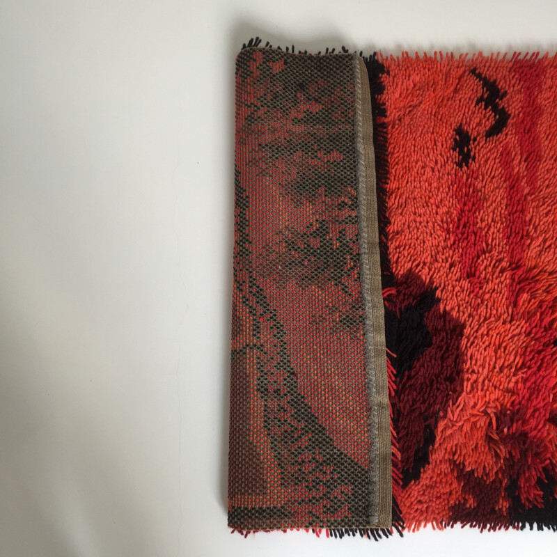 Tapete de lã vermelha e rosa escandinavo - 1970