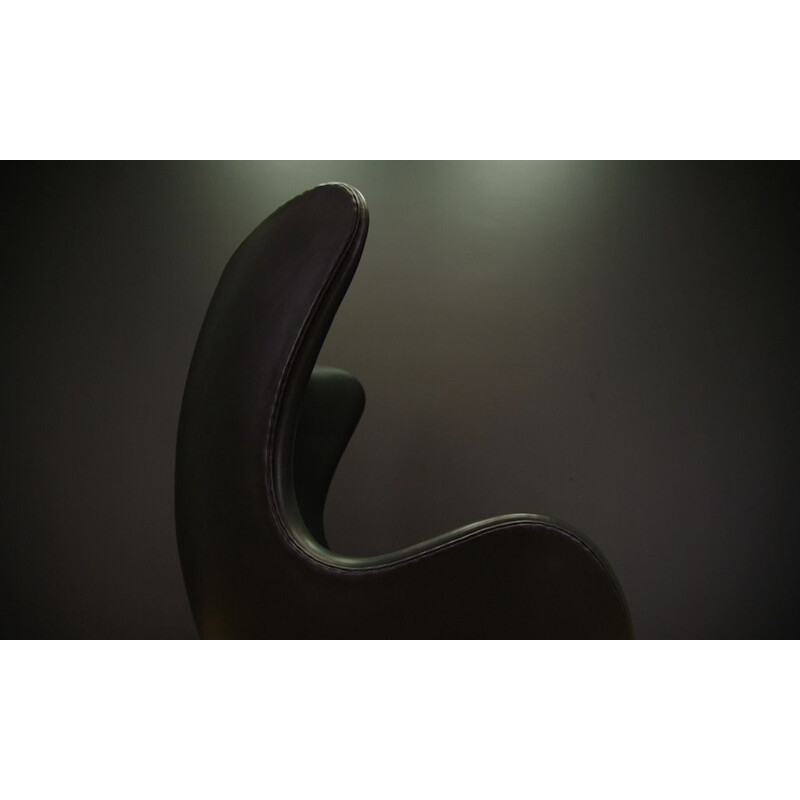 Vintage armchair Model 3316 by Arne Jacobsen for SAS Hotel in Copenhagen Danish 2007