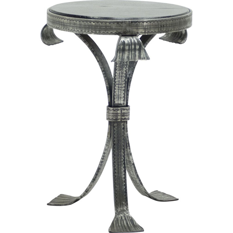 Tavolo vintage con piedistallo e piano in acciaio martellato e legno art déco 1940