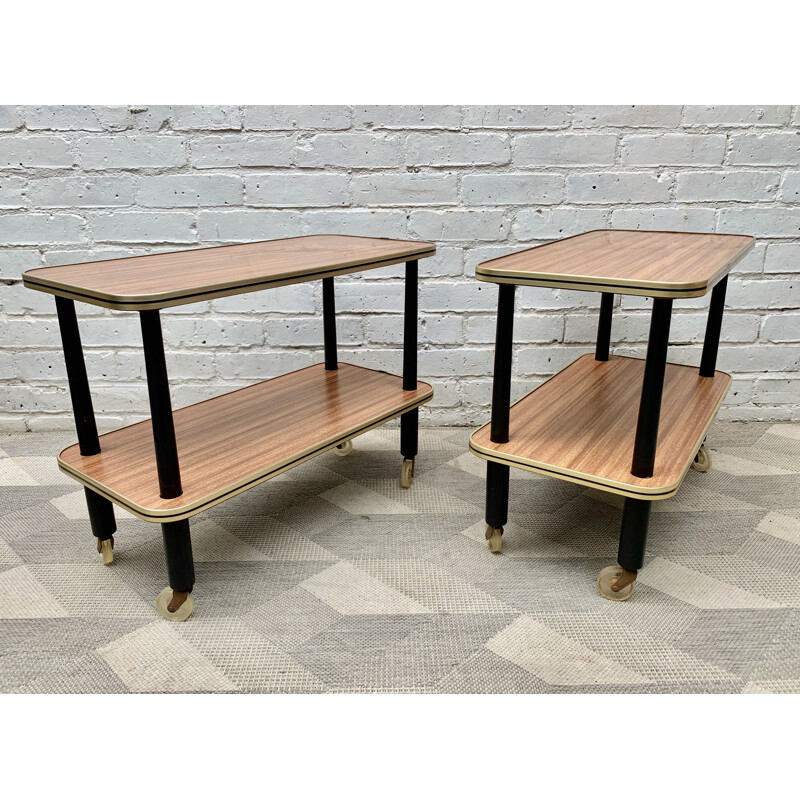 Paire de tables d'appoint vintage ou Tables de chevet sur roulettes