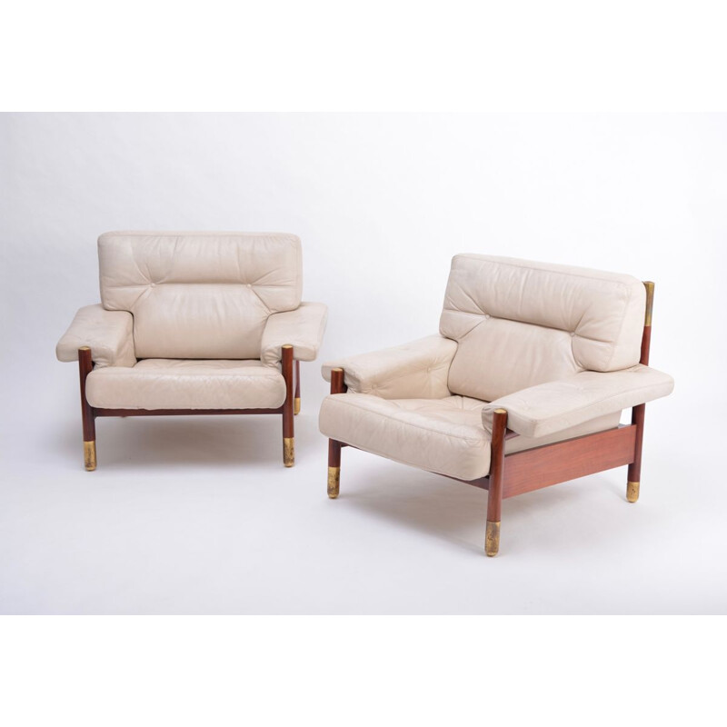 Pair of Mid-Century "Sella" lounge chairs in beige leather by Carlo de Carli 1960s