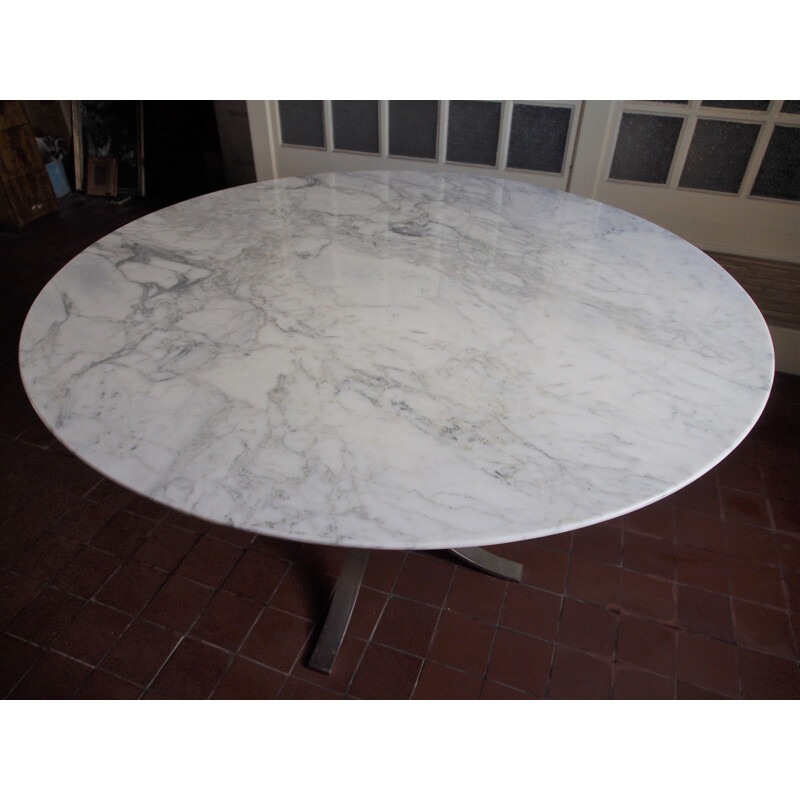 Vintage marble round table