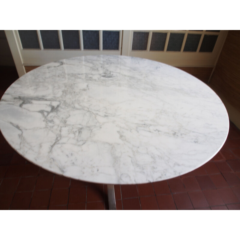 Vintage marble round table