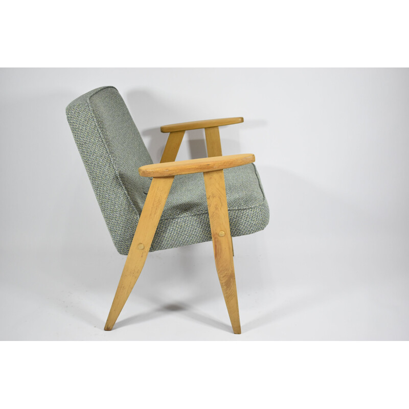 Sillón clásico de época en tela verde, madera de roble 1960