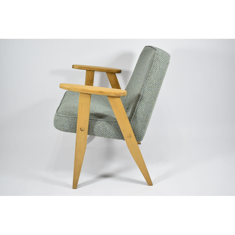 Sillón clásico de época en tela verde, madera de roble 1960