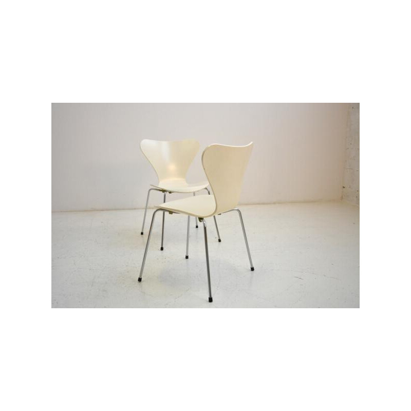 Pair of Fritz Hansen "serie 7" chairs, Arne JACOBSEN - 1988