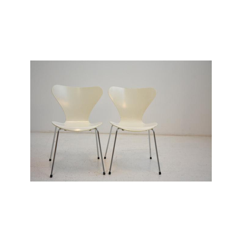 Pair of Fritz Hansen "serie 7" chairs, Arne JACOBSEN - 1988