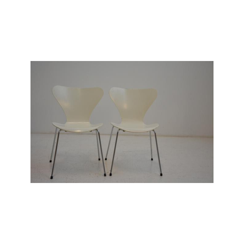 Pair of Fritz Hansen "serie 7" chairs, Arne JACOBSEN - 1988