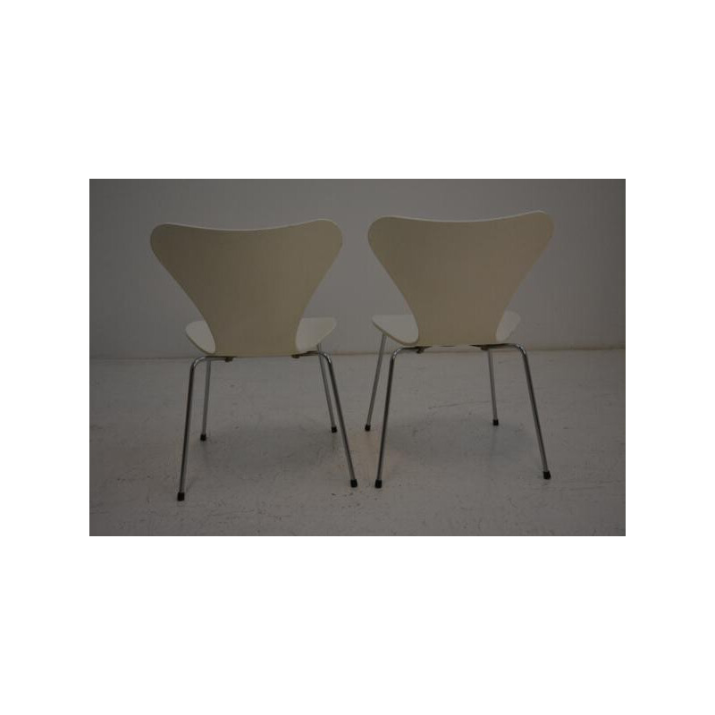 Pair of Fritz Hansen "serie 7" chairs, Arne JACOBSEN - 1988