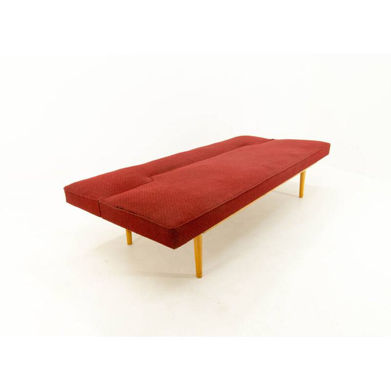 Canapé vintage rouge par Miroslav Navrátil, vers 1960