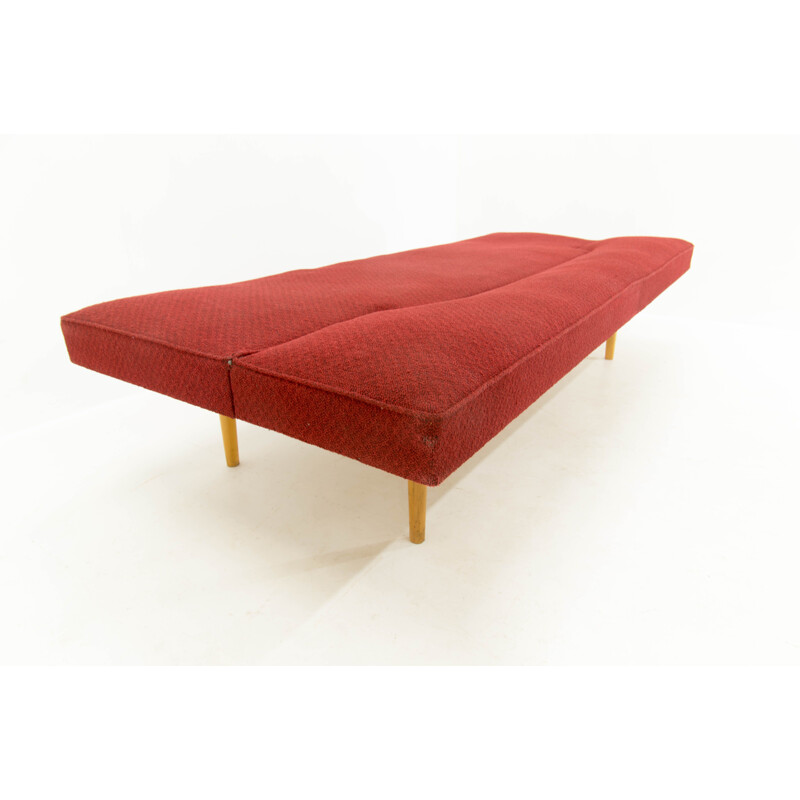 Canapé vintage rouge par Miroslav Navrátil, vers 1960