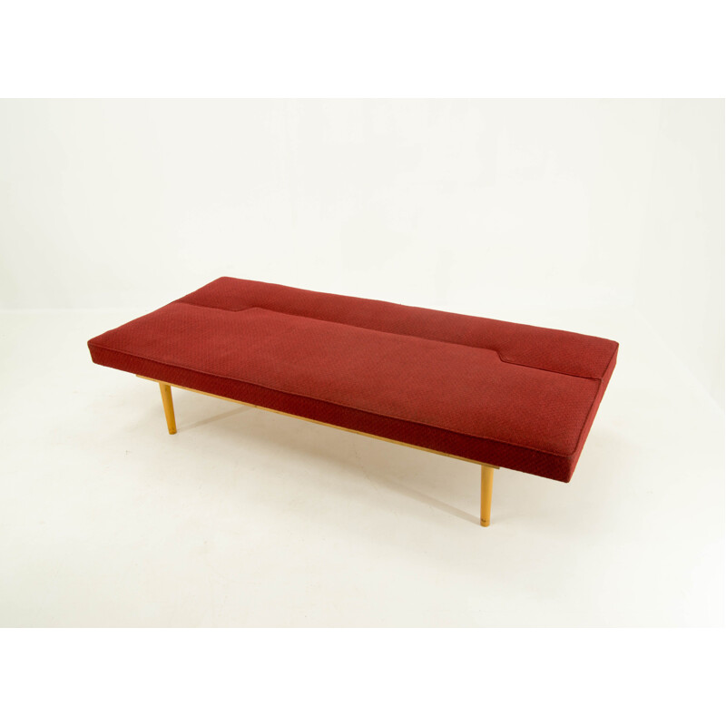 Canapé vintage rouge par Miroslav Navrátil, vers 1960