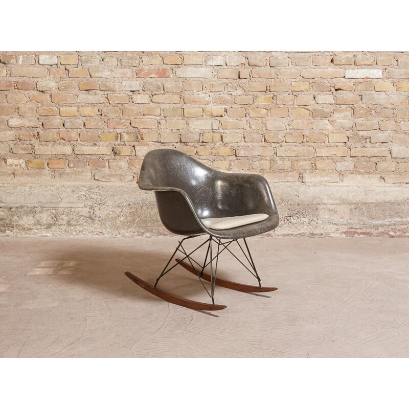 RAR armchair vintage for Herman Miller Vitra by Charles & Ray Eames, Fiberglass Shell moulded 1950