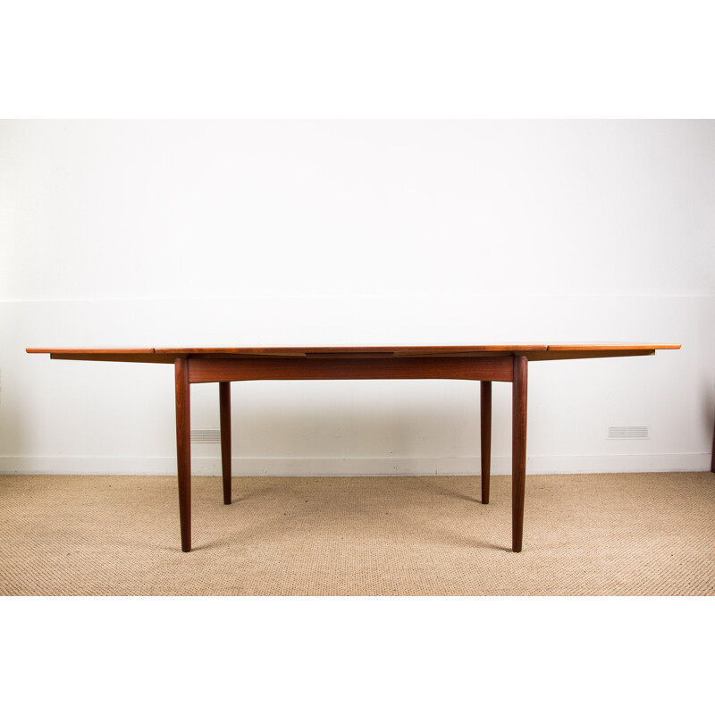 Vintage extensible teak dining table rectangular model by Dyrlund Danoise